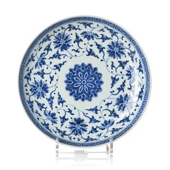 952. A blue and white lotus dish, Qing dynasty with a Qianlong mark and of the period (1736-95).