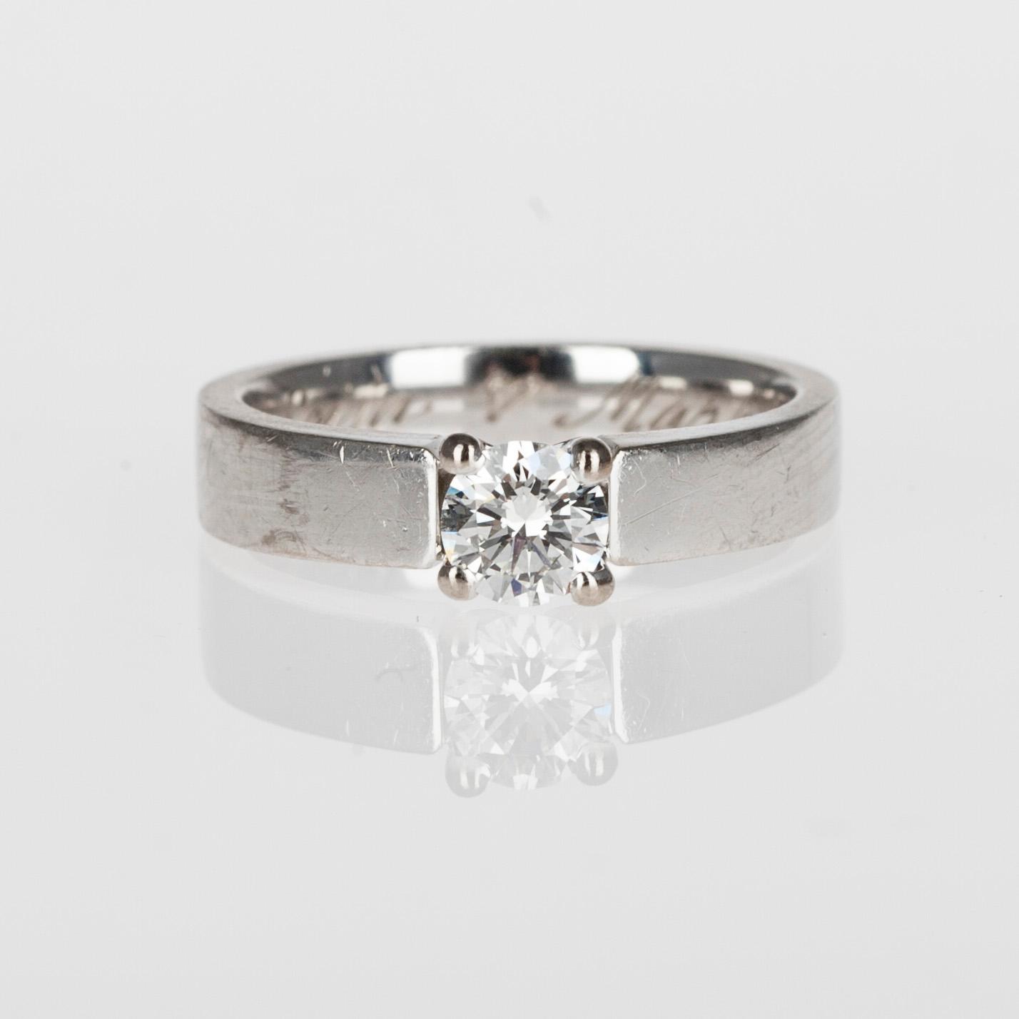 RING, 18K vitguld, briljantslipad diamant 0,41 ct. Finska stämplar 2012. Vikt 6,1 g. Intyg GIA.
