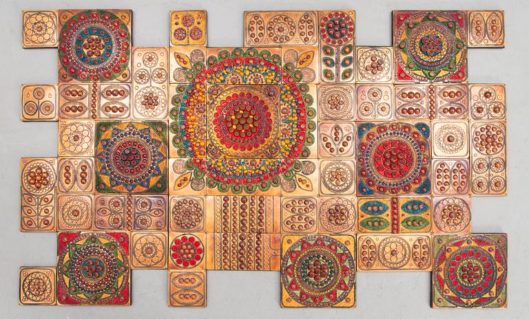 ANITA WANGEL, VÄGGRELIEF, bl a  glaspärlor på kopparplåt, signerad och daterad 1989.