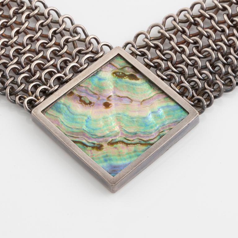 Collier, silver med snäckskal.