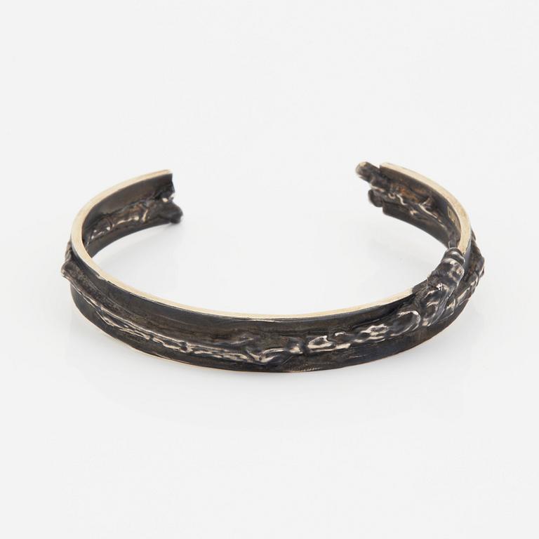 Copula, silver, två armband och en ring.