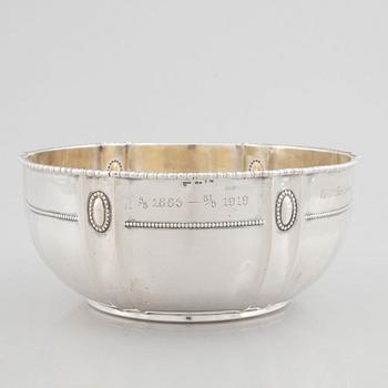 A silver bowl, engraved, Swedish import mark NL Dahlström & Co, Örebro 1918.