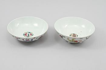 SKÅLAR, ett par, porslin. Kina, 1900-talet första hälft.