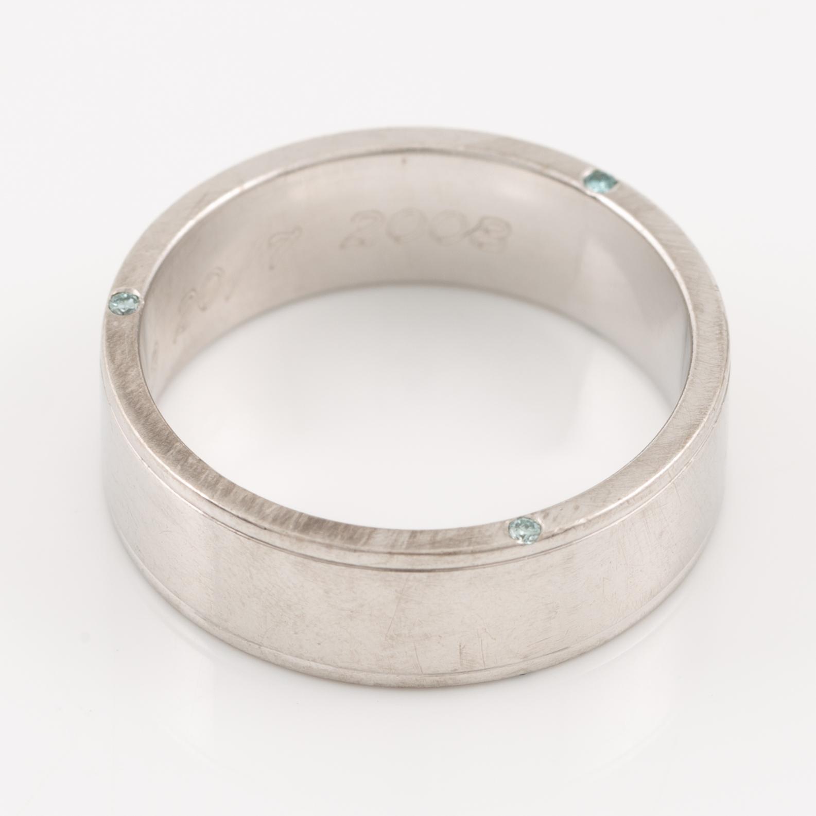 Ring, 18K white gold set with brilliant-cut diamonds.
