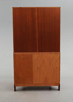 VITRINSKÅP, "Undantaget", Carl Malmsten, 1900-talets andra hälft.