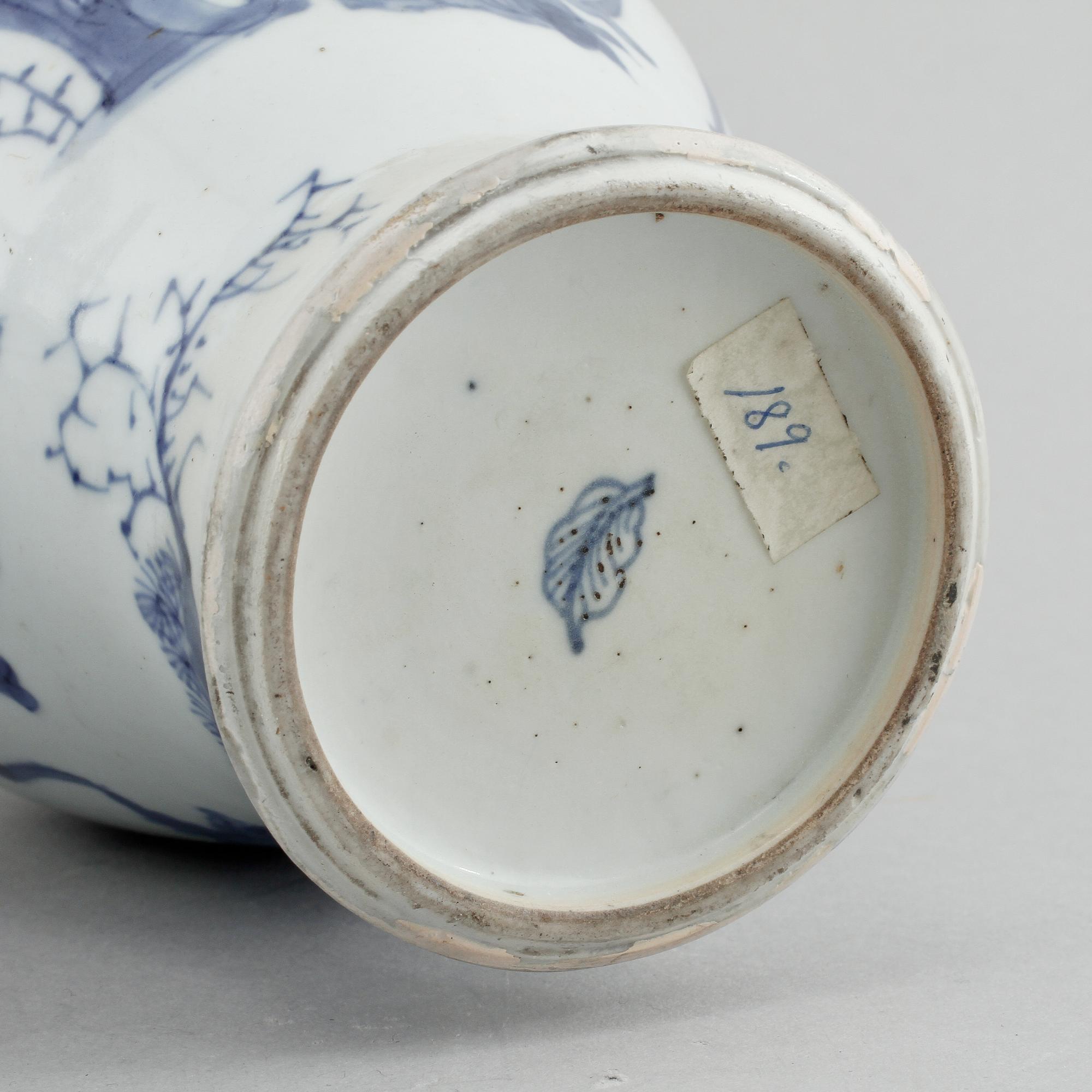 VASER, ett par, porslin, Kina, 1700/1800-tal.