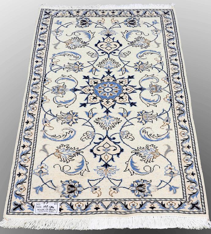 Two Nain rugs, ca 138 x 70 and 140 x 70 cm.