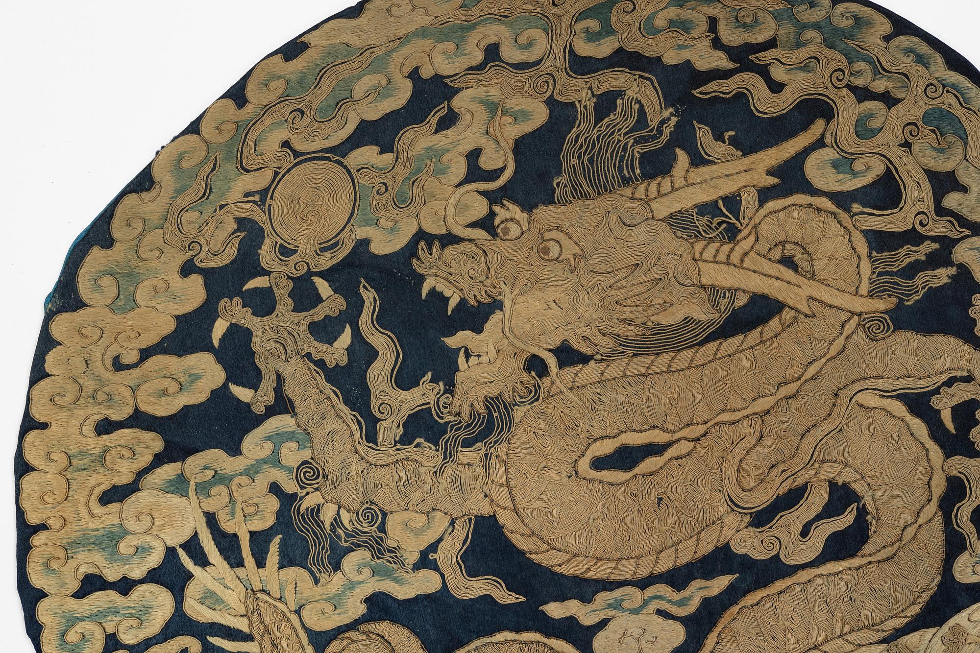 A 'five clawed dragon' roundel, Qing dynasty, Qianlong (1736-95).