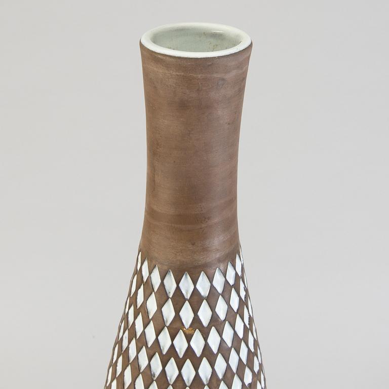 INGRID ATTERBERG, golvvas, lergods, "Pepita", tillverkad 1954-57.
