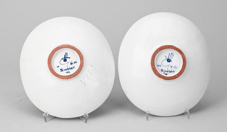 FAT, 2 st, fajans, Stig Lindberg, målare Karin Gustavsson, Gustavsberg, sent 1940-tal.