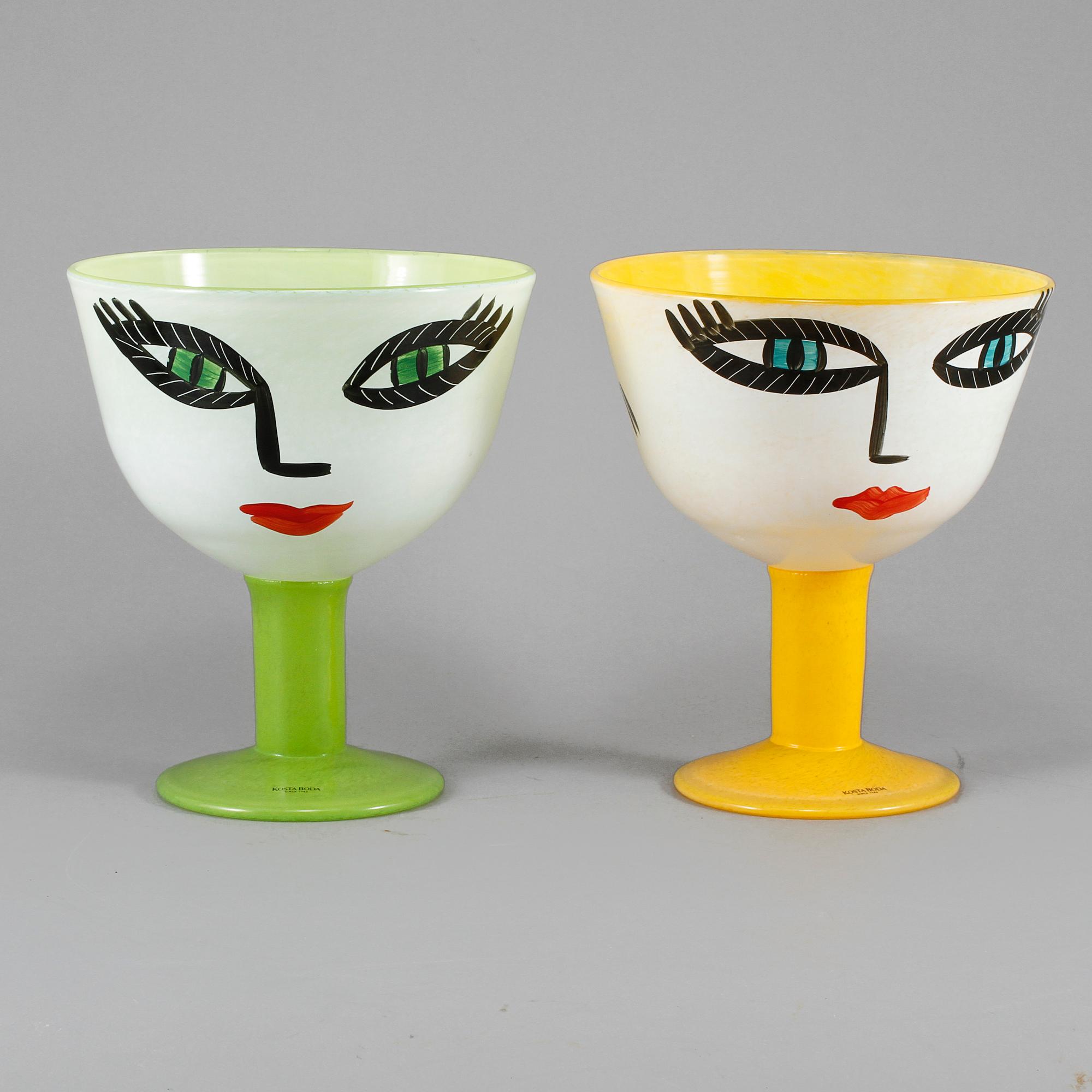 SKÅLAR PÅ FOT, 2 st, glas, Ulrica Hydman-Vallien, Kosta Boda.