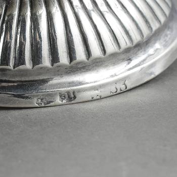 GRÄDDKANNA, silver, empire, Sverige, otydliga stämplar, 1800-talets första hälft. Vikt 148 gram.