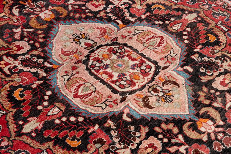 Rug, Hamadan, approx. 330 x 223 cm.