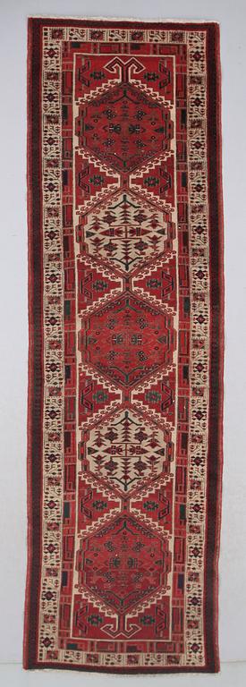 MATTA, orient, ca 345 x 102 cm.