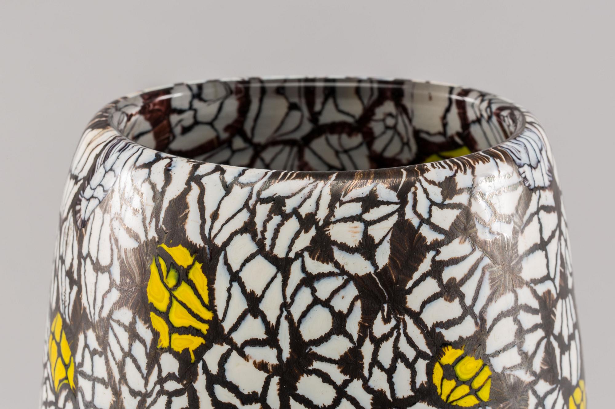 A VITTORIO FERRO GLASS VASE FOR FRATELLI PAGNIN AROUND 1990-2000.