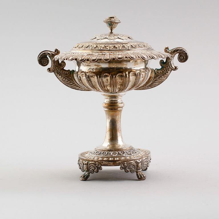 STRÖSOCKERSKÅL PÅ FOT, silver, Anders Lundqvist, Stockholm 1836. Vikt ca 750 gram.