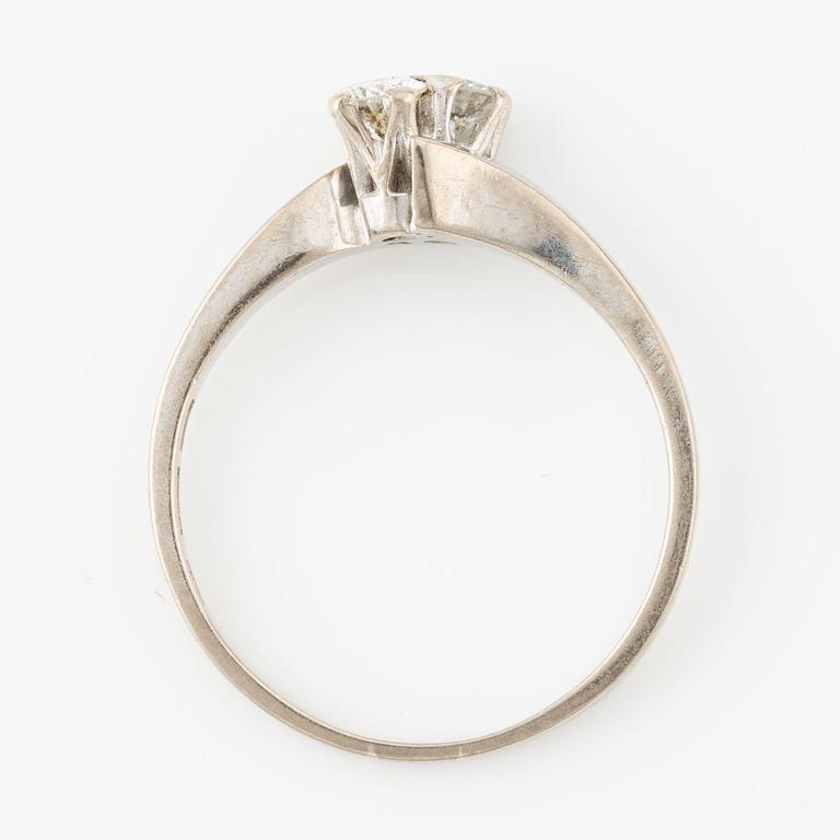 Ring, 18K white gold with two brilliant-cut diamonds.