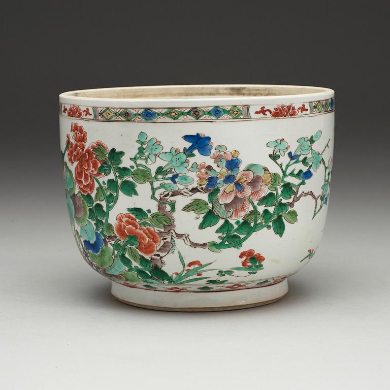 A famille verte tureen, Qing dynasty, Kangxi (1662-1722).