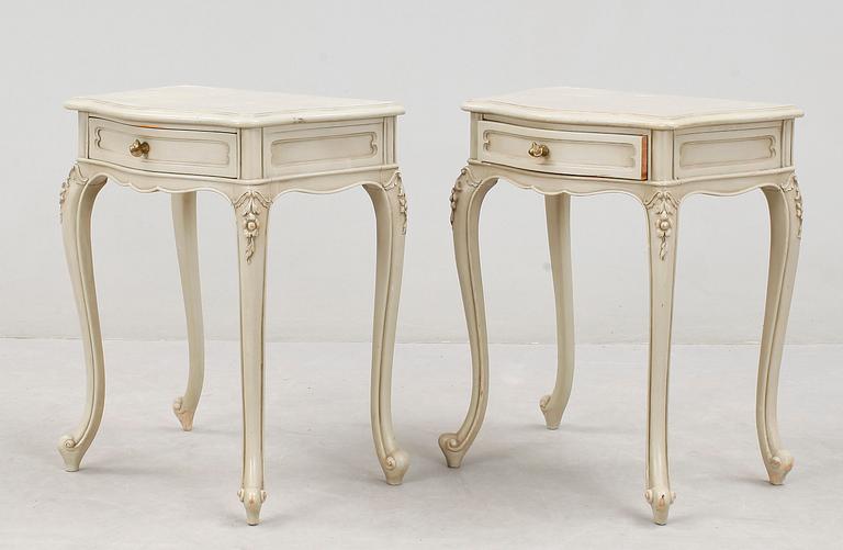 SÄNGBORD, ett par, Louis XV-stil, 1900-talets mitt.