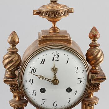 BORDSPENDYL, 1800-talets första hälft.