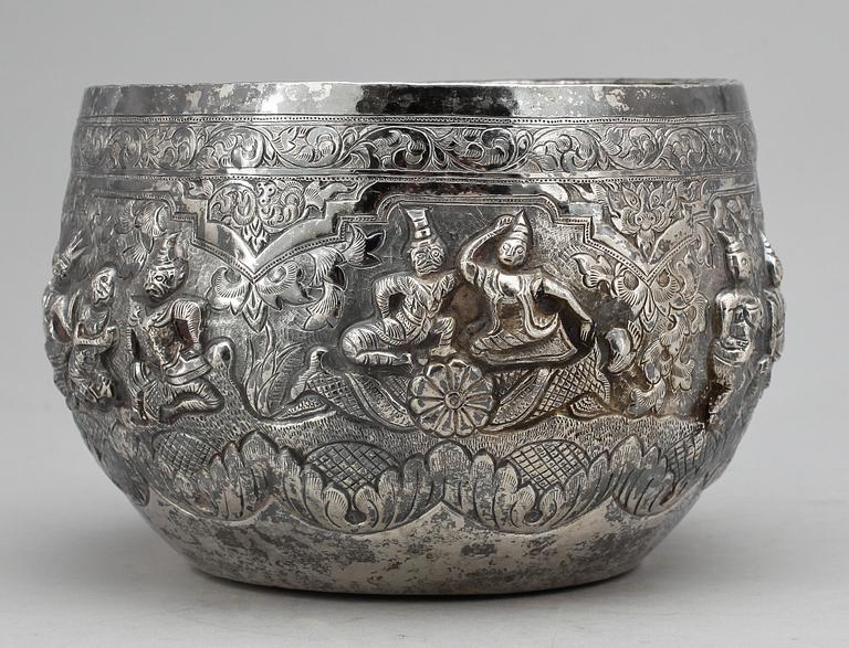 SKÅL, silver, troligen Siam. 1900-tal. Totalvikt ca 450 gram.
