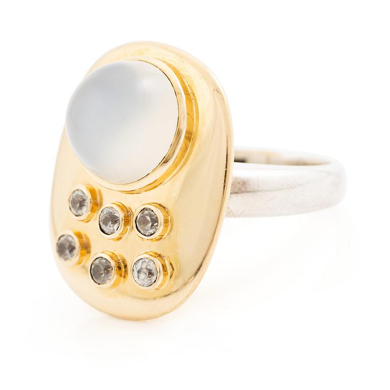 Ring, 18K guld och silver med vita stenar. Hugo Strömdahl, Stockholm 1961 och 1964.