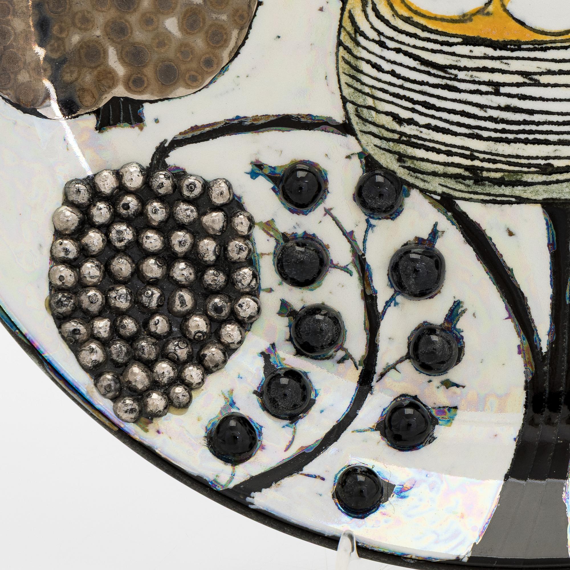 Birger Kaipiainen, a decorative ceramic plate, signed Kaipiainen Arabia.