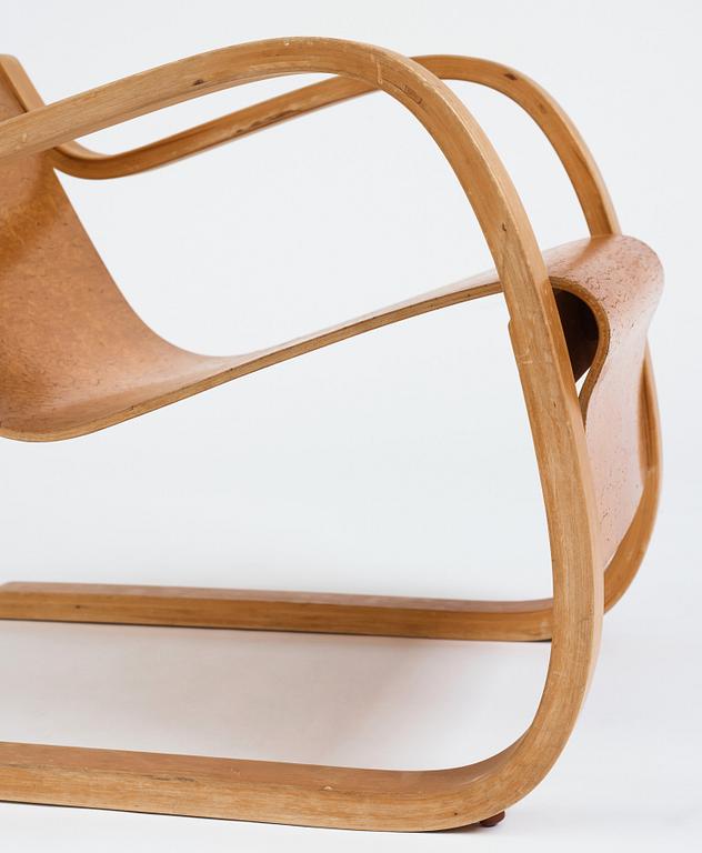 Alvar Aalto, fåtölj, nr 31, producerad av O.y Huonekalu-ja Rakennustyötehdas, Finland eller Aalto Design, Hedemora.