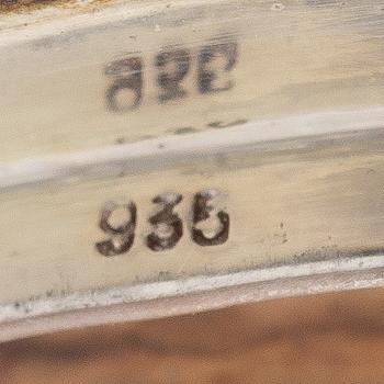 An agate and silver-mounted box, circa 1900.