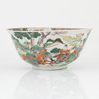 A Chinese famille verte bowl, Qing dynasty, 19th century.