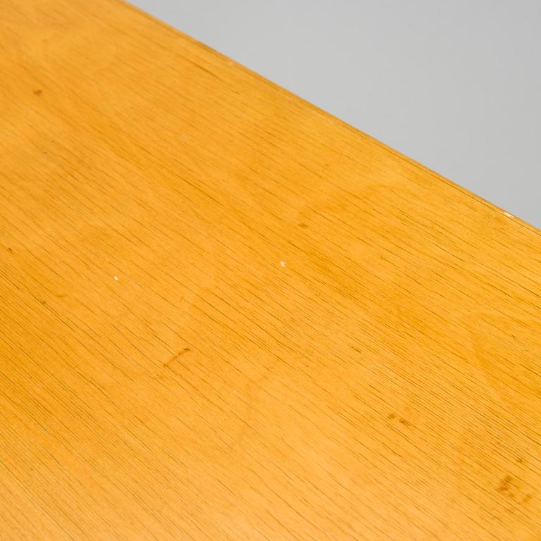 Ilmari Tapiovaara, 1940s X-legged table for Keravan Puuteollisuus, Finland.