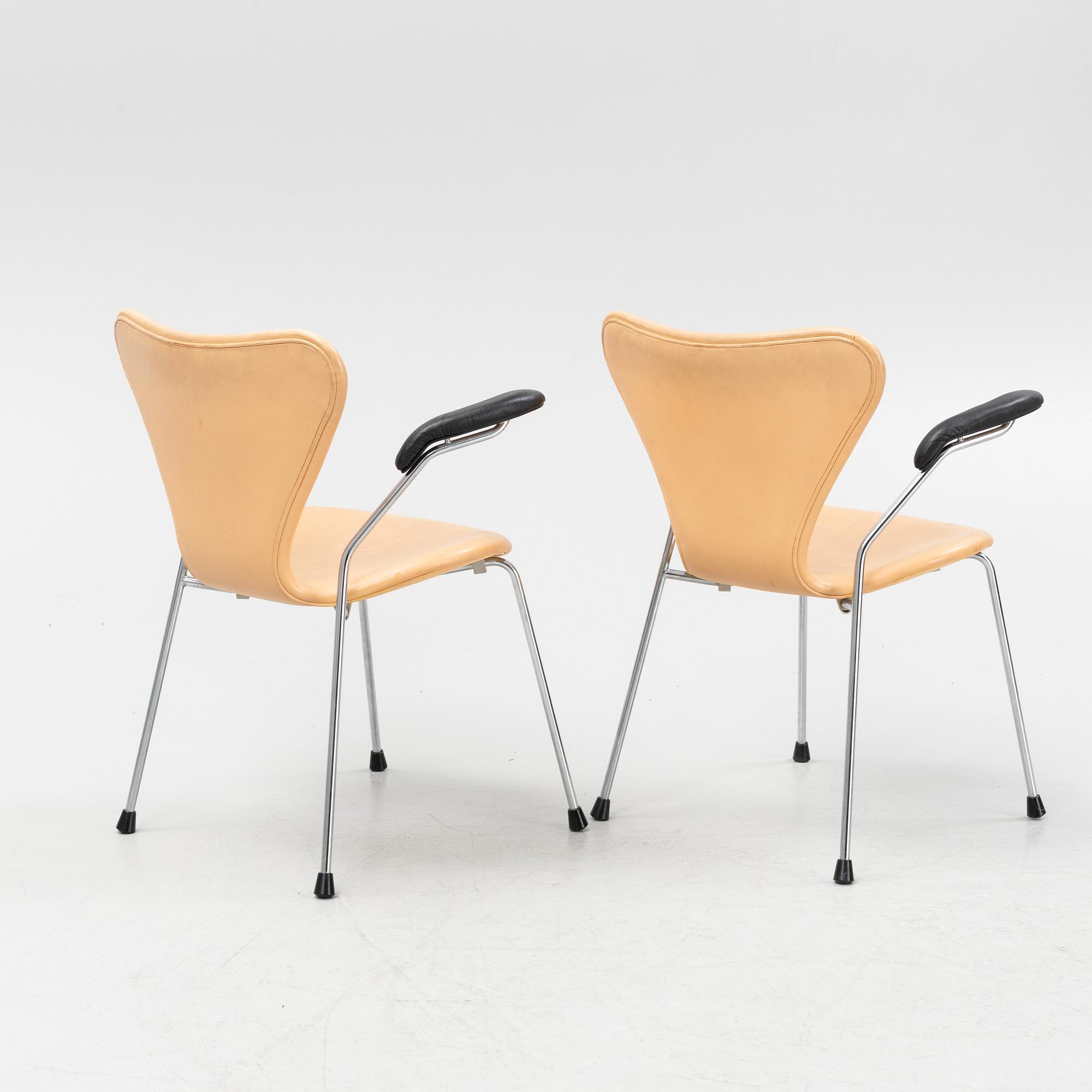 Arne Jacobsen, karmstolar, 8 st, "Sjuan", Fritz Hansen, Danmark, 1995.