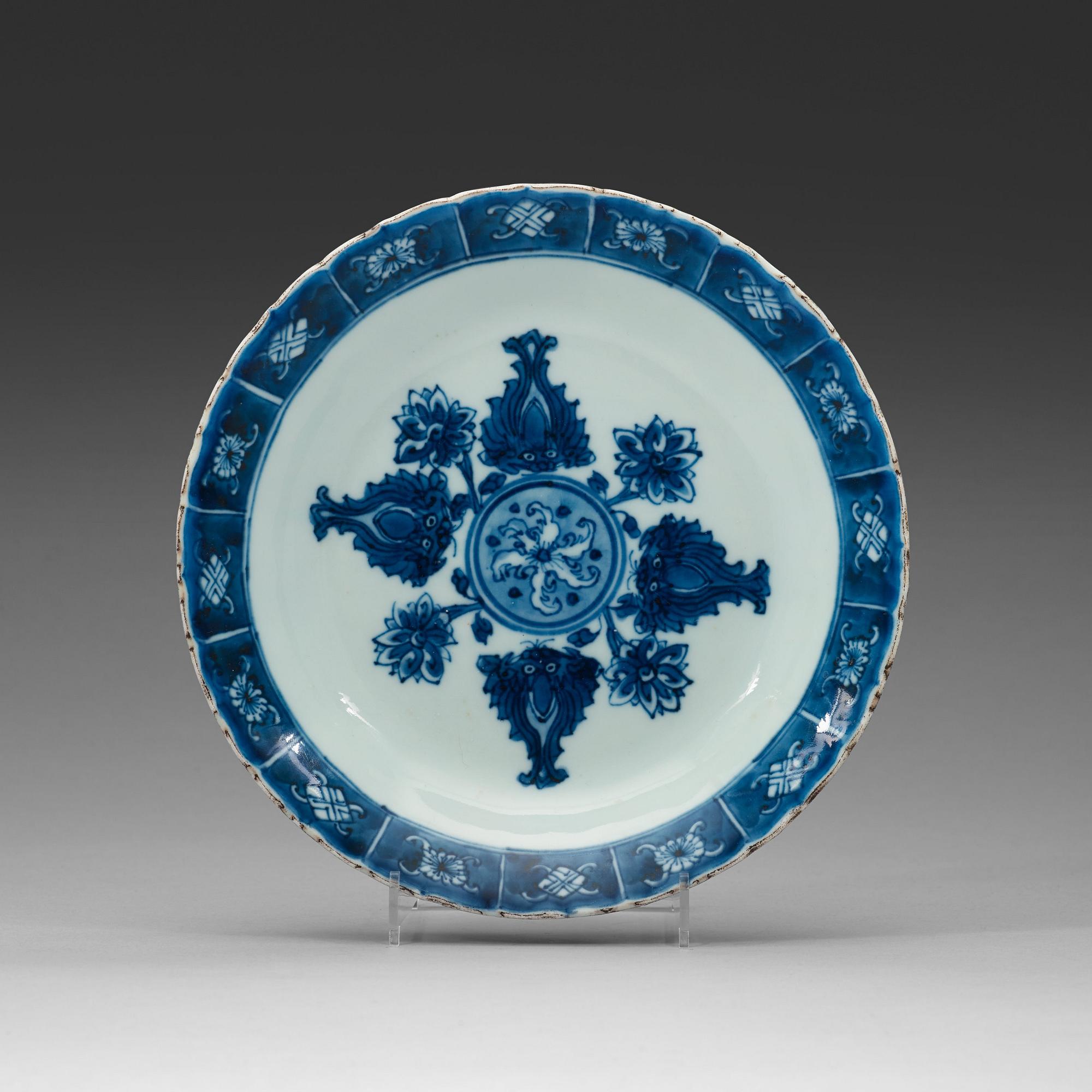 A set of three blue and white dishes, Ming dynasty, Tianqi/Chongzhen 1620-1644.
