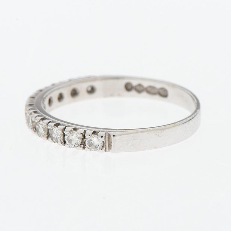 RING, briljantslipade diamanter, 18K vitguld. A. Tillander 1981.