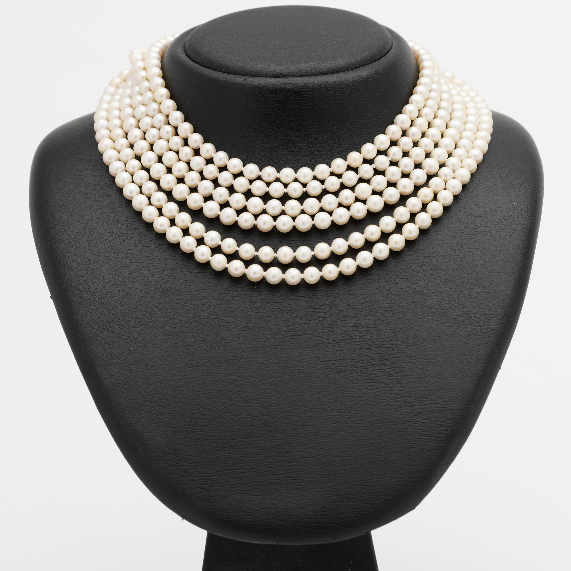 Pearl necklace of Akoya pearls.