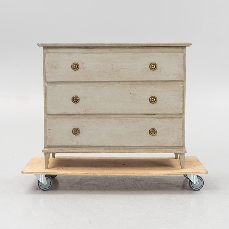 Chest of drawers, early 19th century.