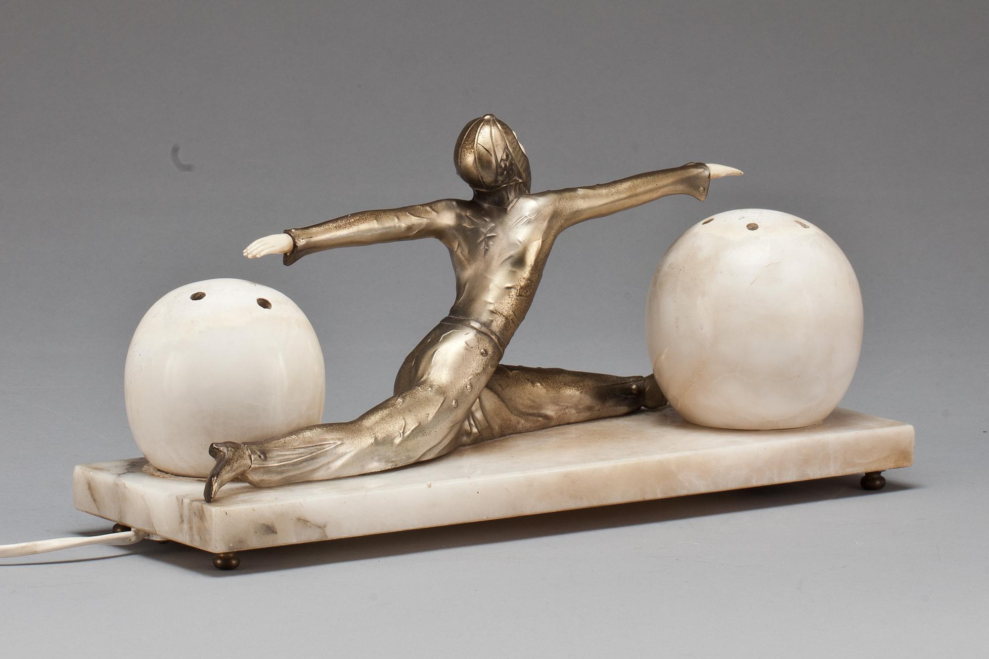 BORDSLAMPA, alabaster och metall. Art deco, 1920/30-tal.