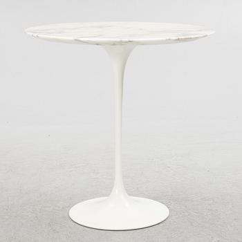 Eero Saarinen, a "Tulip" table, Knoll International, 2012.