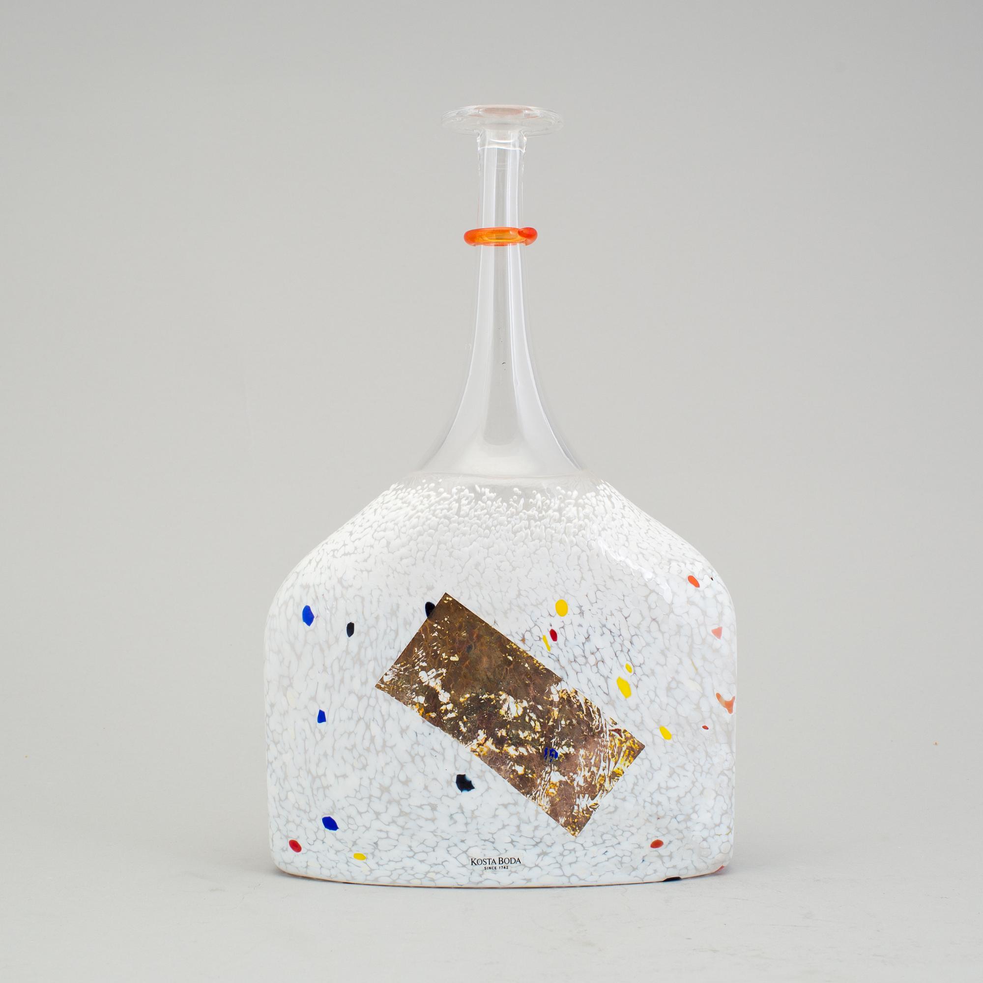 BERTIL VALLIEN, flaska i glas, "Satellite", Kosta Boda, 1980-/90-tal.