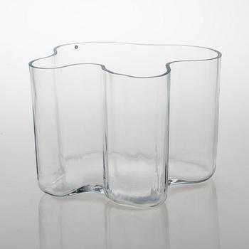 ALVAR AALTO, vas, modell 3031, signerad Alvar Aalto. Iittala 1988.