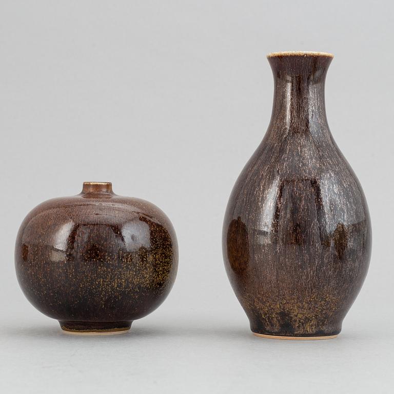 Lasse Östman, a set of four stoneware vases and two bowls.