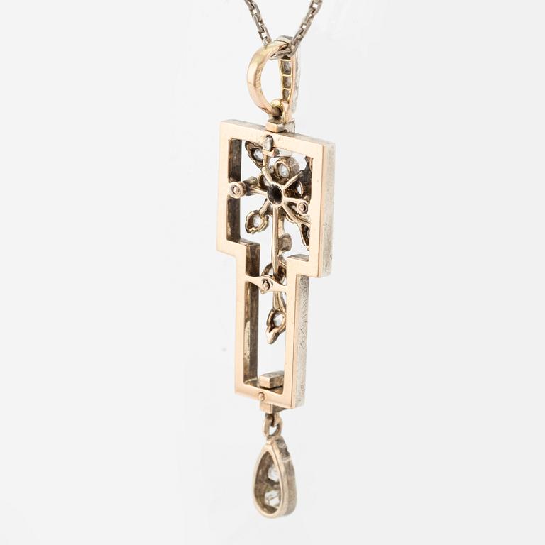 Pendant, 14K gold with green enamel and rose-cut and old-cut diamonds, with chain, Russia.