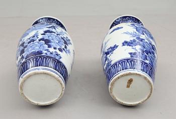 VASER, 1 par, porslin, Japan, tidigt 1900-tal.