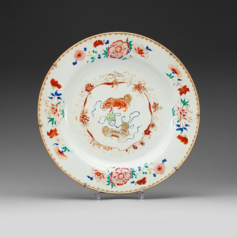 A famille rose charger, Qing dynasty, Qianlong (1736-95).