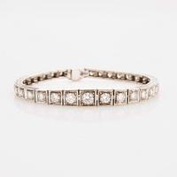 Bracelet, 18k white gold with brilliant-cut diamonds.