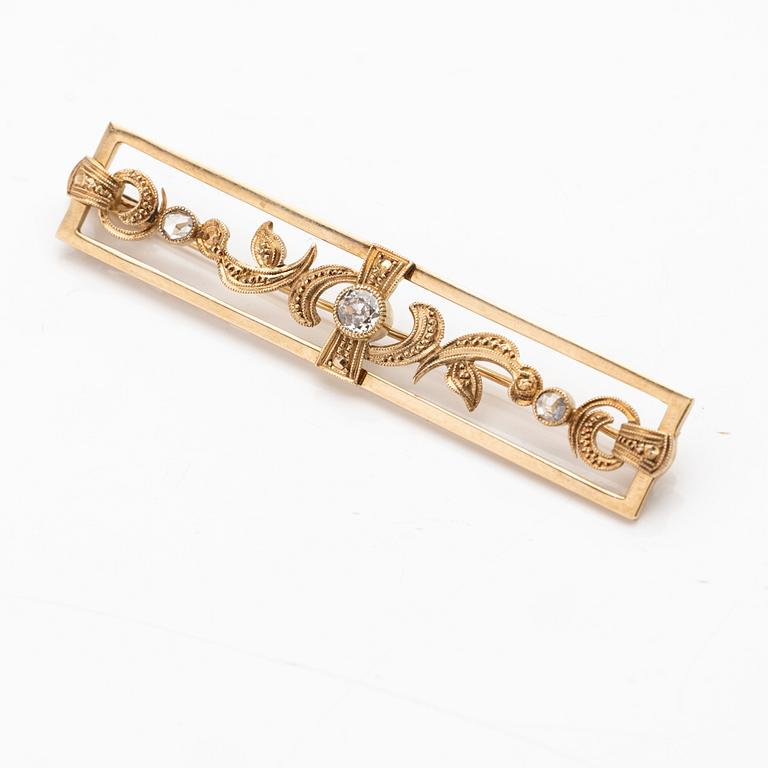 Brooch, 14K gold, first half of the 20th century.