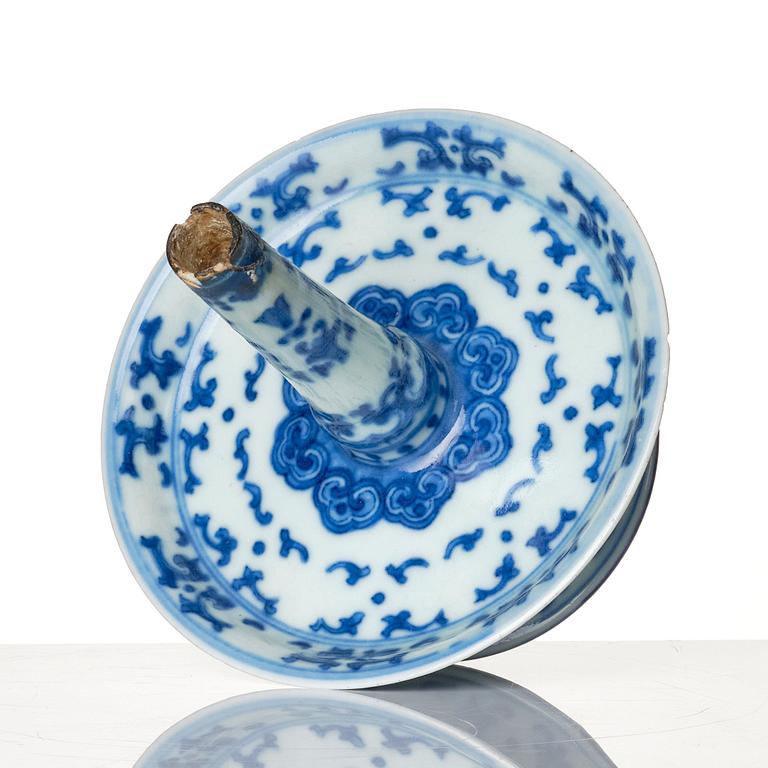 A blue and white joss stick holder, Qing dynasty, 19th Century.