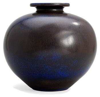 1273. A Berndt Friberg stoneware vase, Gustavsberg 1962.