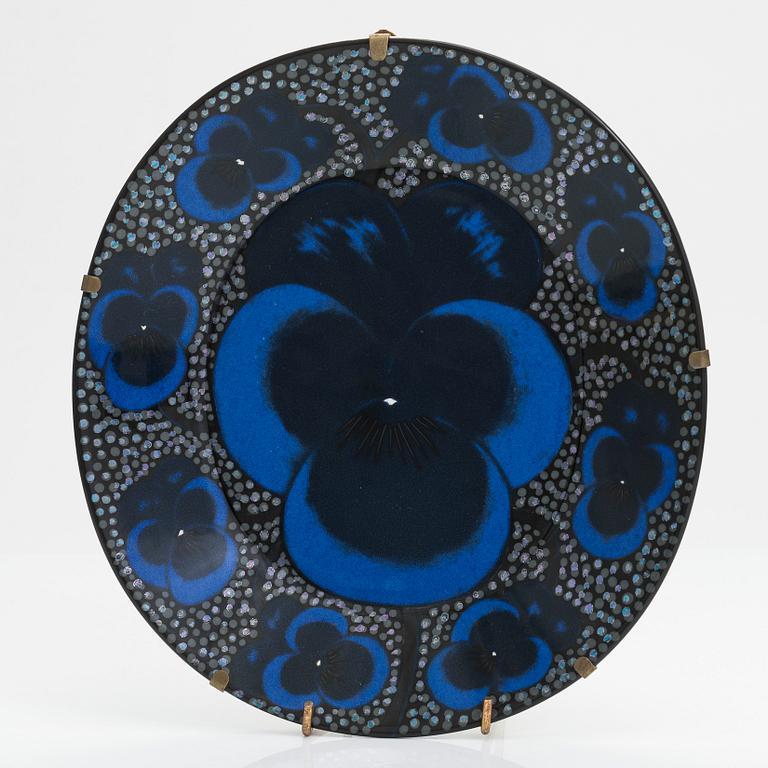 Birger Kaipiainen, A decorative porcelain dish, 'Elegance/4', numbered 172. Pro Arte, Arabia.
