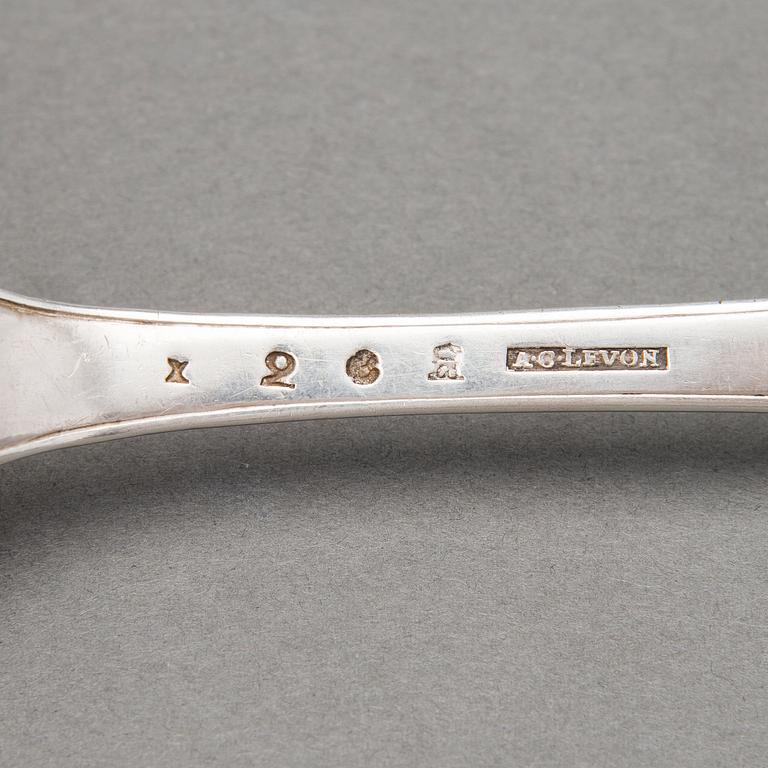 BESTICK , silver, 5 st, sk Gammalsvensk modell och Musslan, finska stämplar från 1800-talet och en från 1952.
